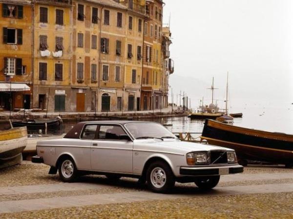 262C, Bertone ve Volvo ortaklndan dodu. Tavan vinil kaplyd. Biz V6 Coupe modelini sevmitik...