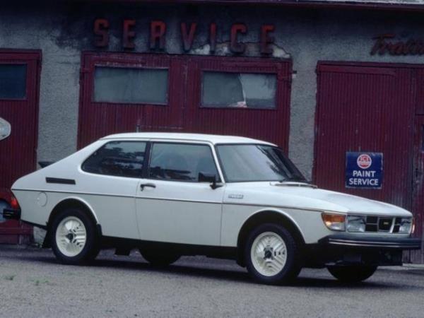 1977 Frankfurt Motor Show'da tantld. Arka bagaj kapsna ilenmi 'turbo' kelimesi ile ortaya k yeni bir dnemin balangcnn habercisiydi. Bugnn standartlarna gre, 2.0 litrelik bir motordan 145 HP g elde etmek bize sradan gelebilir.