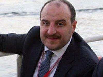 <p><b>MUSTAFA VARANK</b></p>    Babakan Erdoan'n adeta glgesi olan Mustafa Varank, kkte Badanmanlk grevini yrtecek. Erdoan'n babakanlktaki dneminde bamavir olarak grev yapan Varank, talepleri not alyor, konuma notlarn , grmelerini organize ediyor.