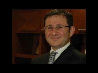 <p><b>ENOL KAZANCI</b></p>    Kamuya ait tanmazlarn sat, kiralanmas, tahsisi ve devrinden sorumlu olarak Babakanlk Bamavirlii grevini yrten Kazanc, kkte ki yeni badanmanlardan. Kazanc'nn medyada genel yayn ynetmenlii tecrbesi de bulunuyor.