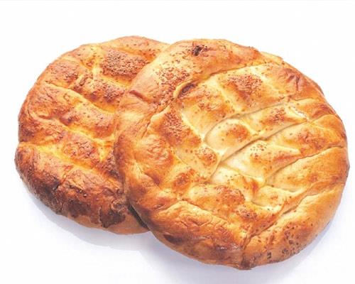 Ramazan aynda neden kilo alnyor?    Ramazan ayndaki en byk ikayetlerden birisi kilo almaktr. Oruluyken gn boyu bir ey tketmediimiz iin iftara doru kan ekerimiz der. ftarda ihtiyacmz zerinde yemek tketmek zellikle de ekere ar yklenmek ve sonrasnda da hareketsiz kalmak kilo almann balca sebepleridir.     Uzun sreli aln metabolik hz yavalattn da dnrsek zellikle sahurda dengeli beslenmeyenlerin kilo alma olaslnn ok daha yksek olduunu syleyebiliriz.