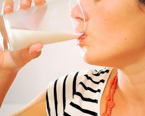 * Ramazan sresince her gn 2 su barda az yal st, yourt veya trevlerini tketmeye zen gsterin ki ieriindeki kalsiyum, oru tutarken de ya yakmna yardmc olsun.