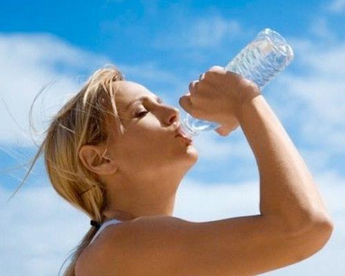 Ramazan ay, bedenimizin ve ruhumuzun arnmamz salayan ok zel bir dnemi kapsar. Bu dnemde oru tutan kiilerin gnlk beslenme ekli ve n says deiir, az ve sk yeme prensibini yerine getirmek mmkn olamaz.     Bu sene ki Ramazan nerilerimde en kritik nokta gnlerin uzun ve scak olmas sebebiyle sv desteini yeterli olarak alnmasn salamak olacak.