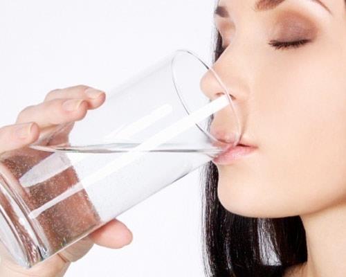 * Oruluyken vcudumuz uzun sre susuz kalyor ve ter ile vcutta sv kayb yaanyor bu durumu telafi edebilmek iin iftar ve sahur arasnda bol bol su imeye zen gstermelisiniz.