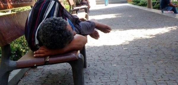 6. Sokaktaki tek g�lge yeri bulmaya �abalamaya son.