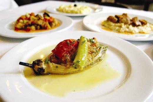 Beyaz ekmek, pirin pilav gibi glisemik indeksi yksek gdalar yerine yine enerji veren ancak kan ekerini dengeli biimde ykselten bulgur pilav, kepekli ekmek veya kepekli makarna gibi posal besinler tercih edilmeli.