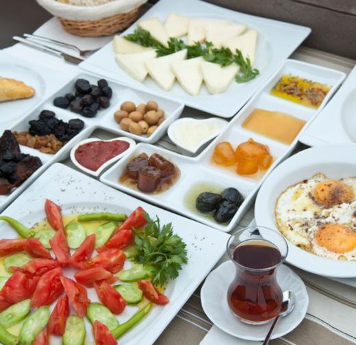Oru tutanlarn mutlaka sahur yapmalar saln korunmas asndan nemli. Kafein ieren iecekler yerine st, meyve suyu, hlamur ve kuburnu gibi bitki aylar tercih edilmeli.