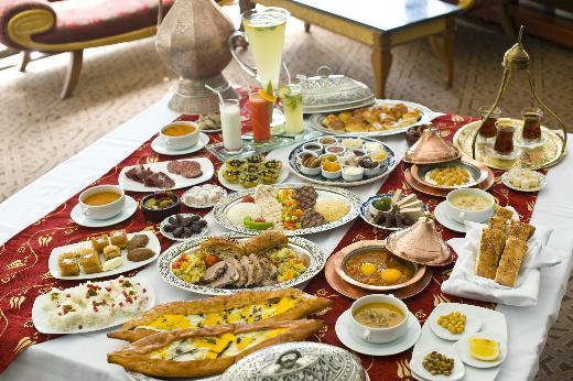 Susama hissi duyulmasa bile iftar ve sahur arasnda sk sk su iilmeli.