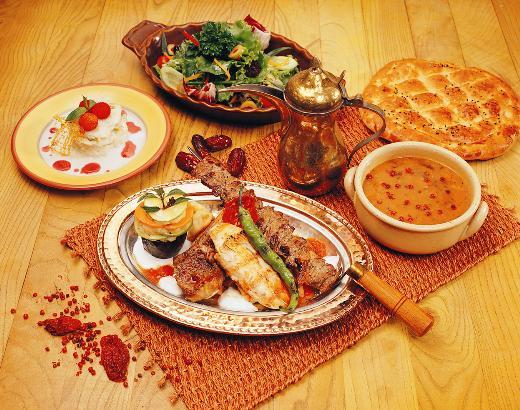 Ramazan'n slam dininde byk nemi ve dier aylar arasnda sekin bir yeri olduunu belirten Buzgan, "Ramazan ay, Mslmanlar iin en kutsal aydr ve bu ayda oru tutan bireylerin gnlk yaantlarnda nemli deiiklikler olur. Oru tutanlarn gnlk beslenme dzeni ve n says deiir,  ana n ikiye iner. Hamur ii, tatl, krmz et, ekmek, pilav ve makarna tketimi artar" diye konutu.