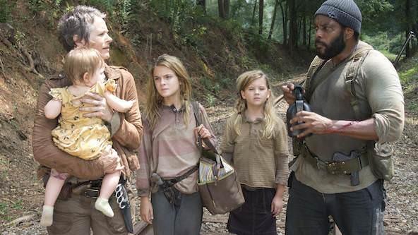 The Walking Dead Zombilerin egemen oldu�u hayali bir d�nyada ge�en The Walking Dead, 5'inci sezonuyla ekrana gelecek.