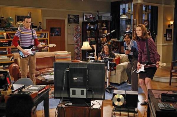 The Big Bang Theory Kaliforniya'n�n Pasadena �ehrinde ge�en ABD yap�m� komedi t�r�ndeki dizinin 8'inci sezonu Eyl�l ay�nda yay�nlanacak.