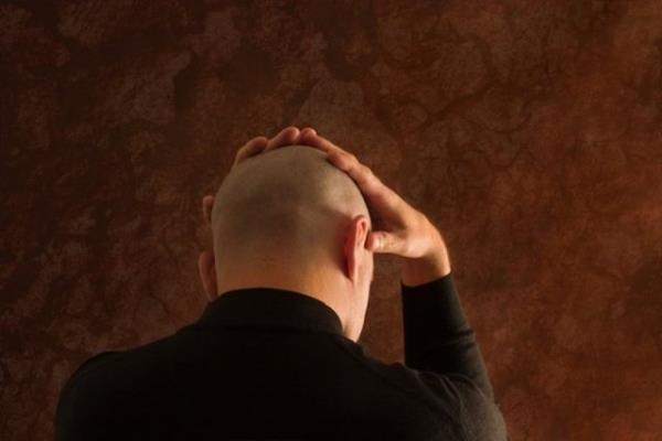 "nce farenin beyninde mekan anlarnn kaydedildii nronlar belirledik. Daha sonra fareye ufak elektrik oklar verirken optik bir kablo ile bu nronlar uyardk