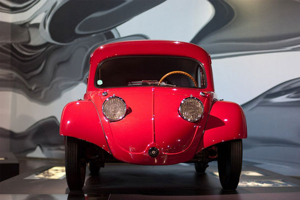 1936 yılının şubat ayında üç adet V3 prototip geliştirildi. V3?ler, karşılıklı yatay yerleştirilmiş, 4 zamanlı, 4 silindirli magnezyum alaşımlıydı. 12 Ekim-22 Aralık arasında V3?ler, RDA?nın denetiminde 50 bin km?nin üzerinde test edildi.