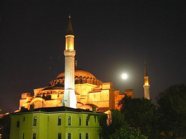 slam lkelerinde arife gn ve Ramazan Bayram'n kapsayan gnler resmi tatil ilan edilirler...