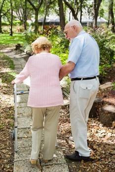 <p><b>KEMK ERMES:</b></p>   Dk kemik younluuna bal olarak kemik direncinin azalmas ve krlma riskinin artmas olarak tanmlanan kemik erimesi hastal (Osteoporoz) gnmzn en ok grlen kemik hastalklarndan biridir.