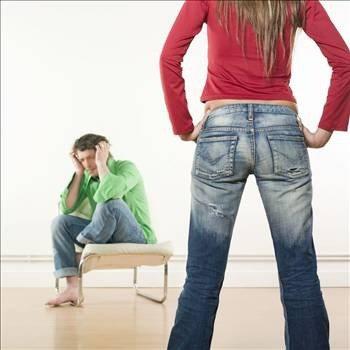 <p><b>HASTALIIN BELRTLER:</b></p>   Kendini zntl, deersiz, umutsuz, aresiz, hissetme, iinde boluk duygusu olmas, karar verme gl, konsantrasyon zorluu, bellek bozukluu, Daha nce zevk alnan i ve aktiviteleden zevk alamama, ite, okulda, aile ve arkada arasnda sorunlarn ortaya kmas, dier insanlardan uzaklama ve yalnz kalma istei, enerji azl, yorgunluk hissi ve abuk sinirlenme, uyku bozukluu, yeme bozukluu, nedeni belli olmayan ba, boyun, srt ars gibi vcudun deiik yerlerinde srekli arlar hissetme.