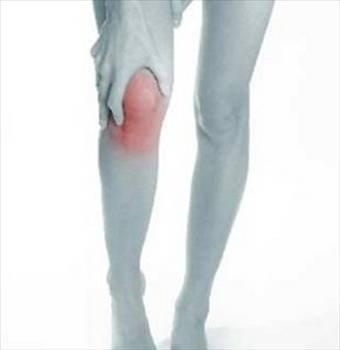 <p><b>MENSKS YIRTII:</b></p>   Menisks dokusu, ani dnme hareketleri bata olmak zere, dizdeki travmalar sonucu yrtlabilmektedir. Bu tahribat daha ok sporcularda grld iin menisks yrt bir sporcu hastal olarak grlmektedir. Ancak menisks rahatszlklar sadece sporcularda deil, dizini herhangi bir ekilde zorlam hemen hemen herkeste grlebilir.