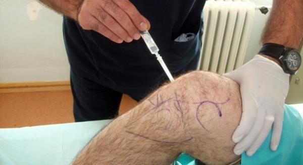 <p><b>HASTALIIN BELRTLER: </b></p>  Hastalk, kendini, yrmede zorluklar, dizde genel bir ar olarak gstermektedir. Ar ve ilik, eklemin hareket aklnda azalma, diz iinde sv birikmesi, dizde sv ak hissi.