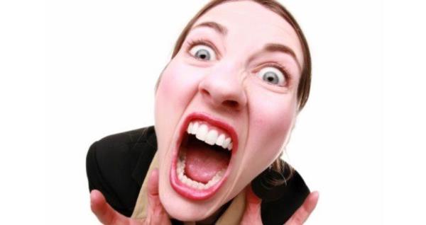 <p><b>HASTALIIN BELRTLER:</b></p>   Nefes darl, lm korkusu, arpnt, kalp nabzn hissedilmesi, aniden ortaya kan sknt, ba dnmesi, baylacakm gibi olma, gste daralma, ldrma korkusu, kontroln kaybedilecei korkusu, karn blgesinde gerginlik ya da bulant, tehlikeli bir hastal olduu hissine kaplma, ellerde, ayaklarda terleme, uyuma, karncalanma, me ya da ate basmas