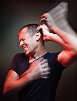 <p><b>HASTALIIN BELRTLER:</b></p>   Deride pembe kzarklklar, ciltte 1 ile 10 cm aras dkntler, ksa zamanda ilie dnen cilt kzarklklar.