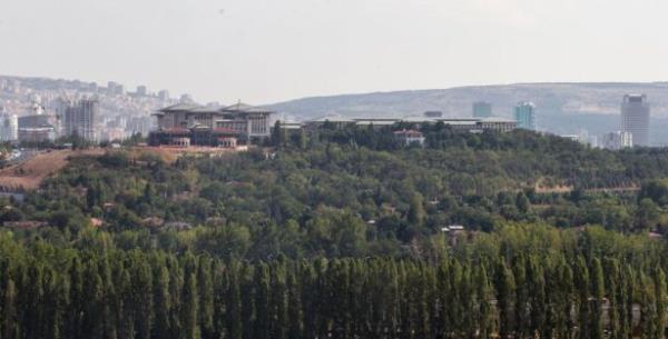 Mimar efik Birkiye'nin tasarlad idari bina, "Trkiye'nin en iyi korunan binas" olarak anlyor. Kimyasal ve nkleer silahlarla yaplmas muhtemel olanlar da dahil her trl saldrya kar en yksek korumayla ina edilen binada, parmak izi ve retina okuma sistemleri olacak.