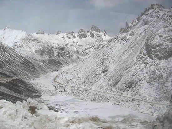 Ykseklii 4-5 bin metre olan 14 da ve 10?a yakn rma aan yol yln ounda kar altnda...