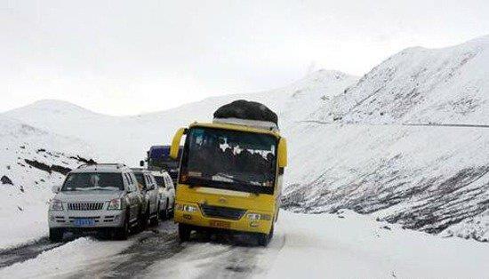 <br><b>Siuan-Tibet Otoyolu</b></br>  in'in Siuan Eyaleti'ndeki engdu kentini Tibet'in bakenti Lhasa'ya balayan yol dnyann en yksek yollarndan biri.