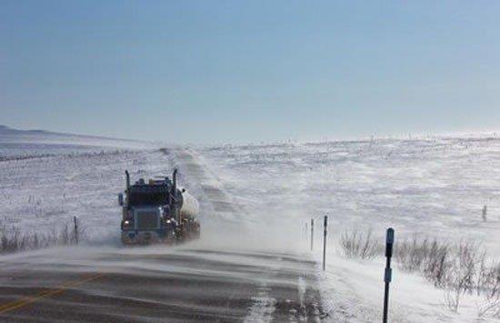 Yola kmadan nce ?eer 4x4 bir aracnz, uzun sre yetecek yiyeceiniz ve ekstra benzininiz yoksa yola kmayn? uyars yaplyor.