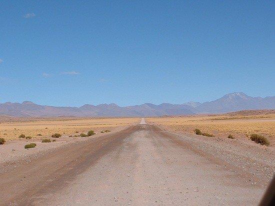 <br><b>Arica-Iquique Yolu</b></br>  ili'nin Arica ve Iquique ehirlerini birbirine balayan yol ssz topraklardan ve derin vadilerden geiyor.