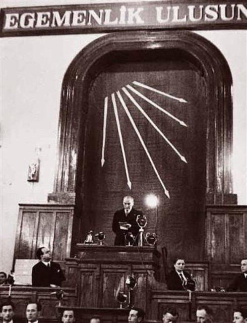 10 Austos Cumhurbakanl seimi sonrasnda CHP yeniden olaanst kurultay ile 5-6 Eyll'de 18. Olaanst Kurultay'n gerekletirmek zere toplanyor.