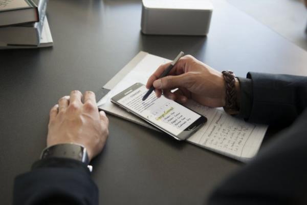 Samsung, kvrml ekrana sahip st seviye modeli Galaxy Note Edge'yi az nce duyurdu. te Galaxy Note Edge hakknda her ey;