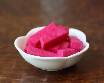 Akcierleri ve bronlar temizler.