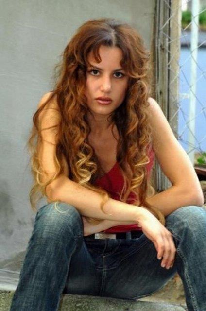 Yldz Asyal- Oyuncu/ Sanat