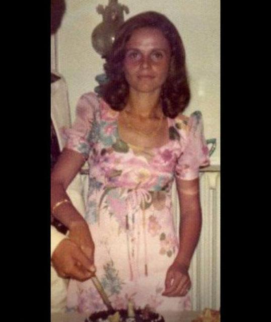 nl popu Murat Boz'un kardei Ali Boz, annesi Nedret Boz'un genlik fotorafn paylat.