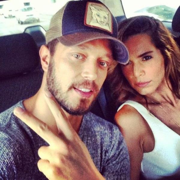 Murat Boz'un geen gnlerde ayrld 8 yllk sevgilisi Eliz Sakuolu'nun Murat Boz'un annesi Nedret Boz'a olan benzerlii artt.