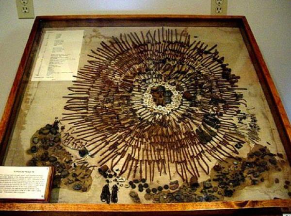 Hamile kadnlarn %30'u "pica" ad verilen yenilemez eyleri cann istemesi hastalna tutulurlar. Not: Resimdekiler "pica" hastas bir kiinin midesinden kanlardr.