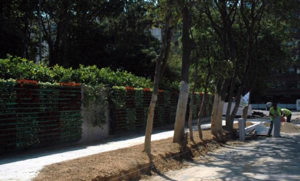 <p><b>Gezi Park ald</b></p>  stanbul Valisi Hseyin Avni Mutlu ile stanbul Bykehir Belediye Bakan Kadir Topba Gezi Park'na gelerek incelemeler bulunarak gezi parkn at.