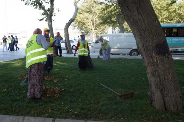 <p><b>Gezi Park ald</b></p>  stanbul Valisi Hseyin Avni Mutlu ile stanbul Bykehir Belediye Bakan Kadir Topba Gezi Park'na gelerek incelemeler bulunarak gezi parkn at.
