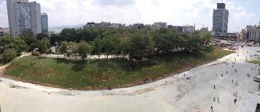 <p><b>Gezi Park ald</b></p>  stanbul Valisi Hseyin Avni Mutlu ile stanbul Bykehir Belediye Bakan Kadir Topba Gezi Park'na gelerek incelemeler bulunarak gezi parkn at.