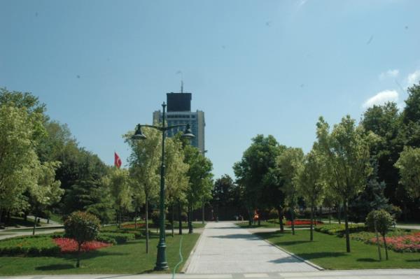 <p><b>Gezi Park ald</b></p>  stanbul Valisi Hseyin Avni Mutlu ile stanbul Bykehir Belediye Bakan Kadir Topba Gezi Park'na gelerek incelemeler bulunarak gezi parkn at.