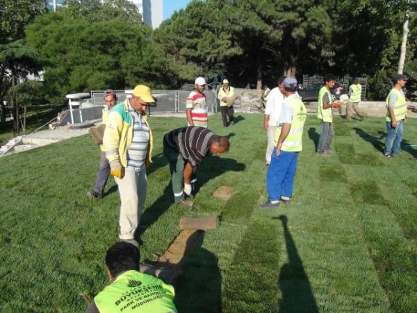 <p><b>Gezi Park ald</b></p>  stanbul Valisi Hseyin Avni Mutlu ile stanbul Bykehir Belediye Bakan Kadir Topba Gezi Park'na gelerek incelemeler bulunarak gezi parkn at.