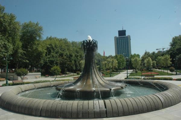 <p><b>Gezi Park ald</b></p>  stanbul Valisi Hseyin Avni Mutlu ile stanbul Bykehir Belediye Bakan Kadir Topba Gezi Park'na gelerek incelemeler bulunarak gezi parkn at.