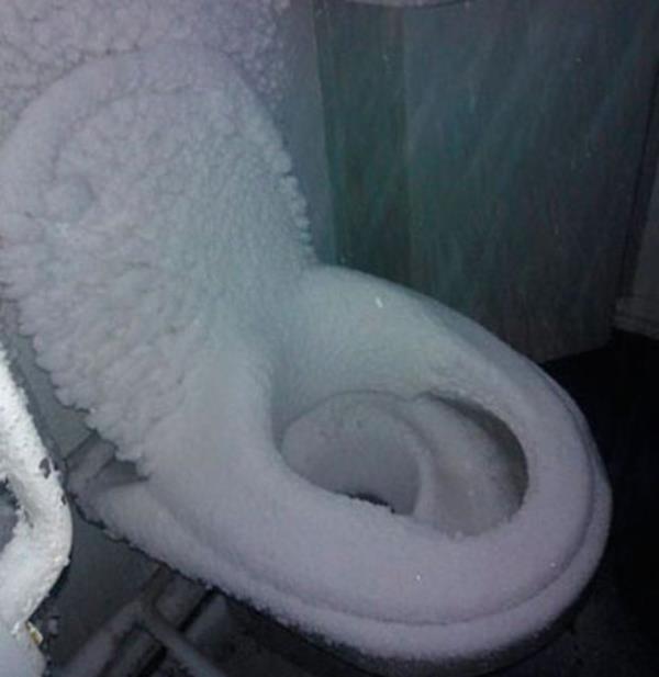 8.Bir dram tr olarak: Souk klozete oturmak