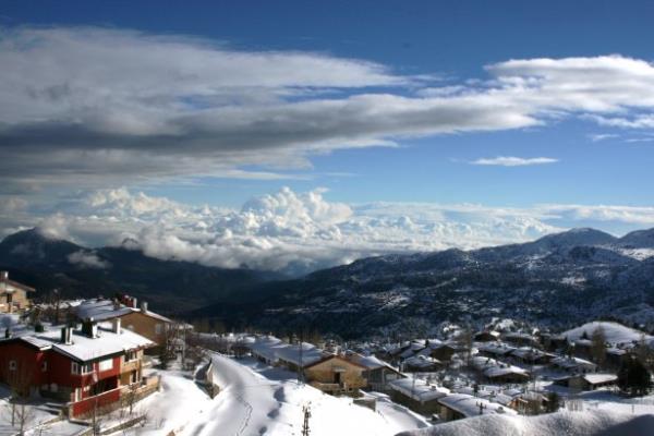 <br><b>Bingl - Yolat</b></br>  Kayak Merkezi Dou Anadolu Blgesi, Bingl ili snrlar ierisindedir. ehir merkezine uzakl 25 kilometredir.