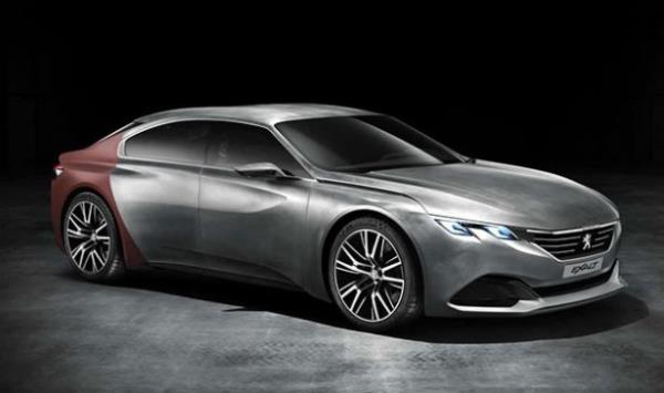 Peugeot'nun yeni hatchback tasarm ile ilgili vizyonunu n plana karan EXALT konsept modeli, malzemeler konusunda ONYX konsepti ile 2012'de  balatlan yaklam dorultusunda ilerliyor. Konsept ara, 340 beygir g reten  benzinli HYbrid4 motor ile donatlyor.