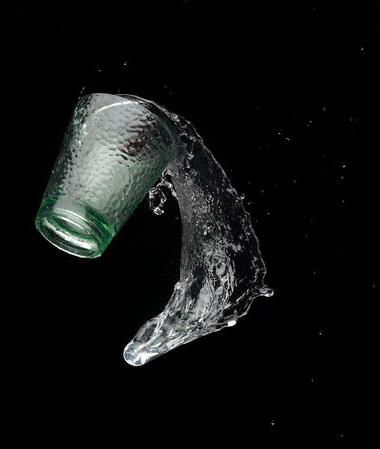 Peygamber Efendimiz bir baka hads-i erifinde ise, su iin yle buyurmutur: &#8220;Allah suyu temizleyici olarak yaratt. Tadn, rengini veya kokusunu deitiren maddeler dnda hibir nesne onu pislemez.&#8221; O peygamberler sultannn sevdikleri, holandklar, bizim de sevdiklerimiz ve holandklarmzdr elbette&#8230; Allh&#8217;n bu nimetlerini, hem Rabbimizin bir ihsan olarak, hem de Peygamber Efendimiz&#8217;in sevdii yiyecekler niyetiyle yersek inallah her bir yudumu, her bir lokmas ibdet ve if olur.