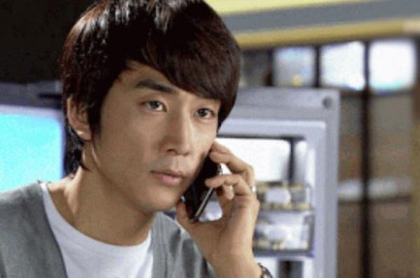 3. "Telefonun sesi kapalyd, duymamm aradn"  <br>Aslnda bangr bangr tyordu o telefon. Baka bir meguliyeti vard kesin.</br>