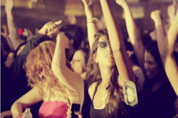 1. "Toplantm var hayatm. biraz gecikeceim"  <br>Toplantda olduu dorudur. Ancak, ne tarz bir toplantdr oras bilinmez.</br>