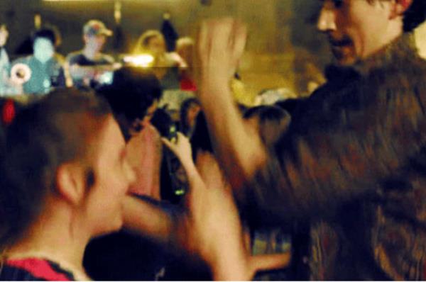 4. "Sen varken baka kadnlar gzm grmyor"  <br>Yanndaysan tabii. Yoksa fldr fldr.</br>