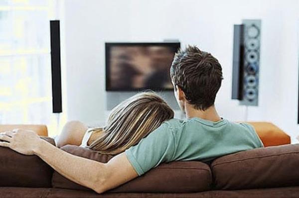 17. "Bize gidelim mi? Film zleriz"